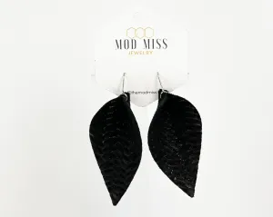 Leather Petal Earring "Weaved Black"