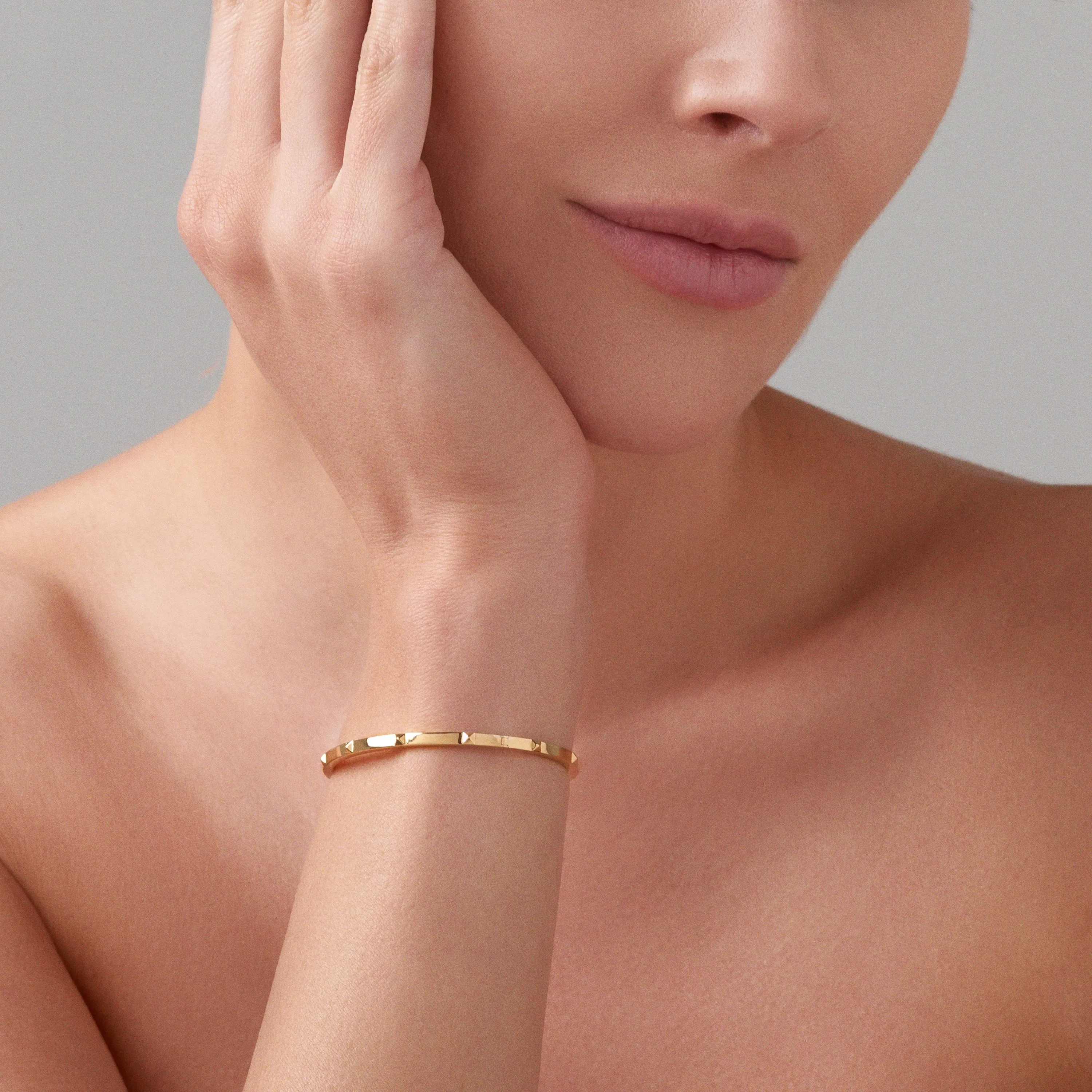 R.08® Mode Bangle | 18K Yellow Gold