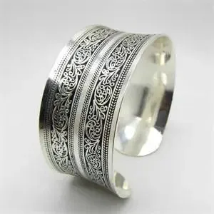 Vintage Elegant Bracelets Women Tibet   Totem Cuff Bracelets Bangles Round Metal Bracelet Jewelry Gift for Women